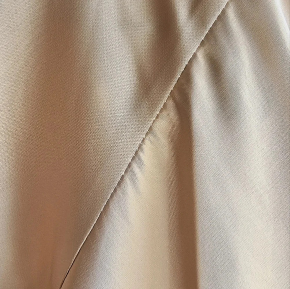 ELIE TAHARI Blouse Top Buttons Satin Toffee Champagne Beige Nude size L - Picture 5 of 7